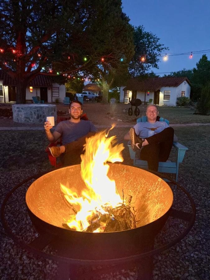 Antelope Lodge Alpine Bagian luar foto