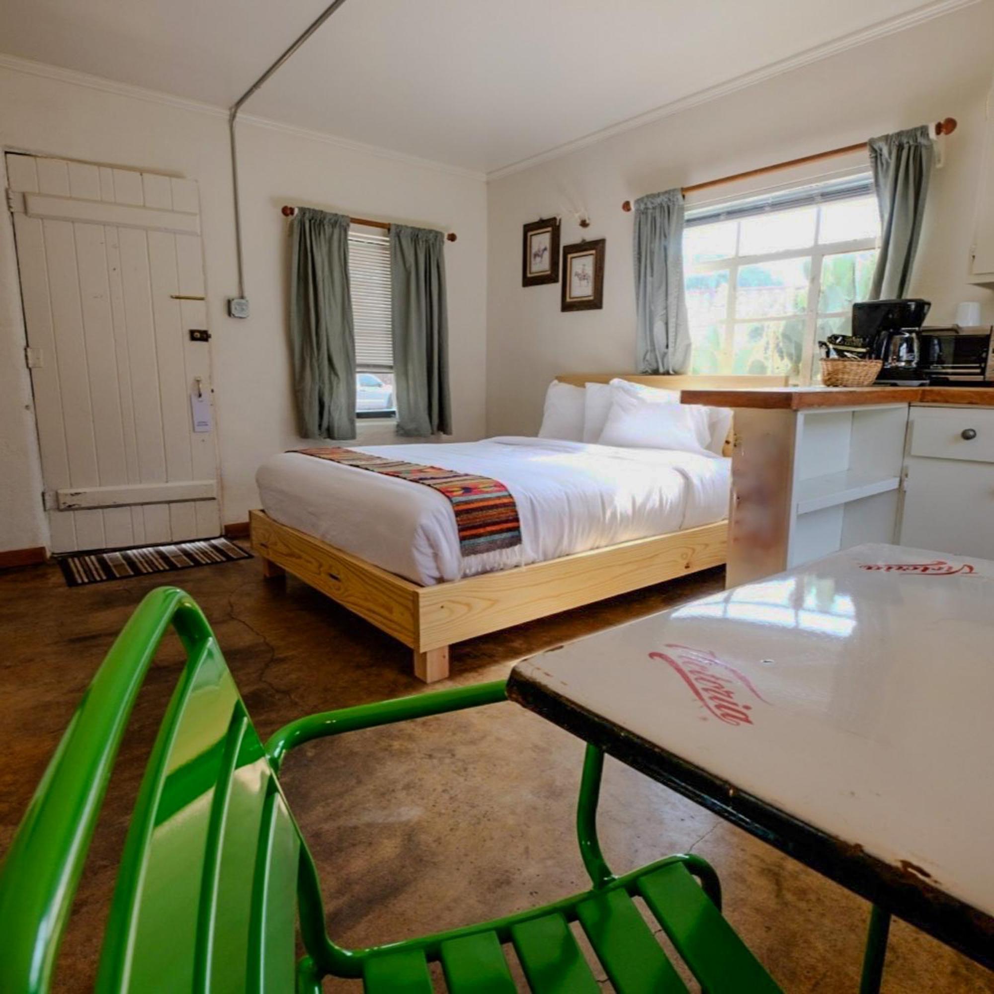 Antelope Lodge Alpine Bagian luar foto