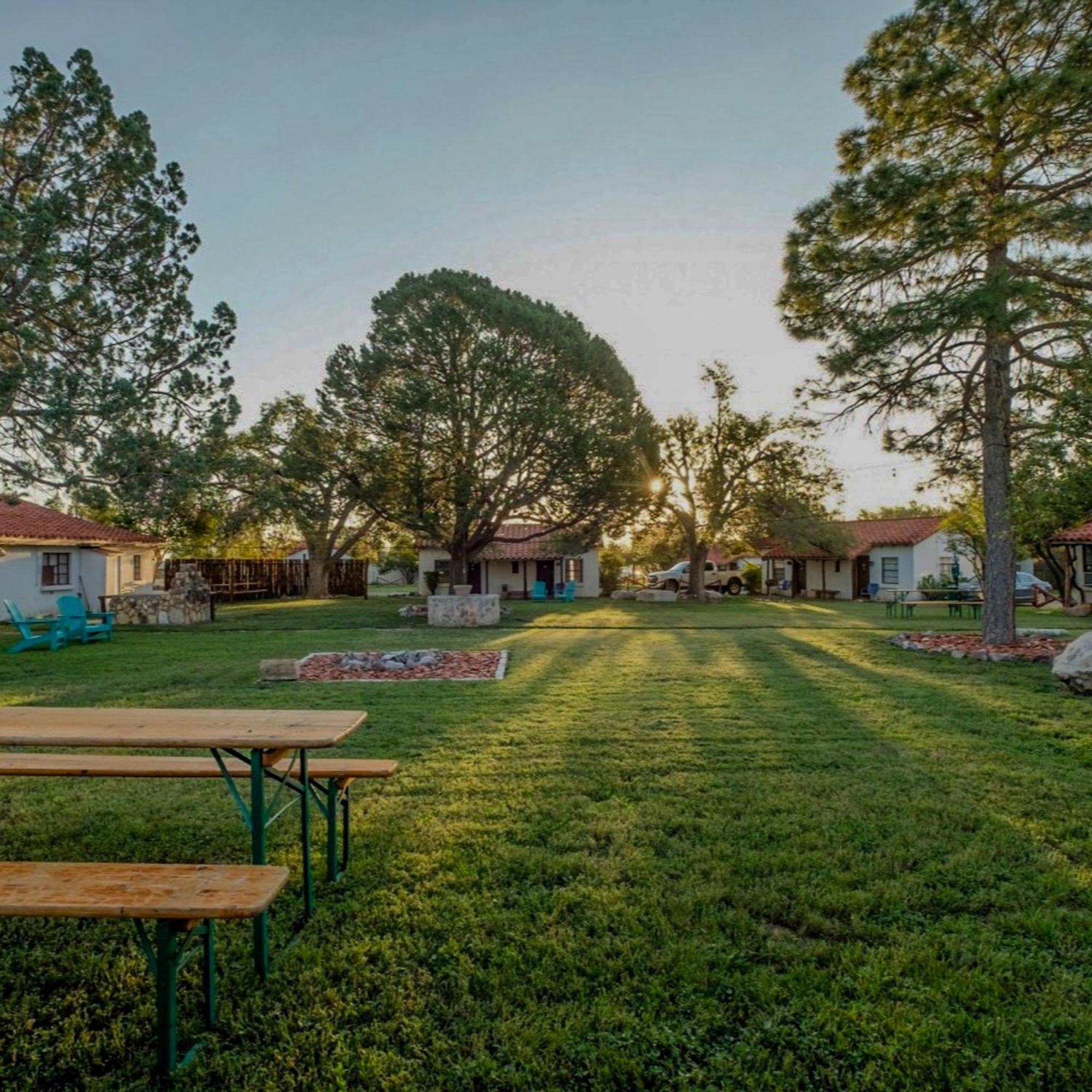 Antelope Lodge Alpine Bagian luar foto