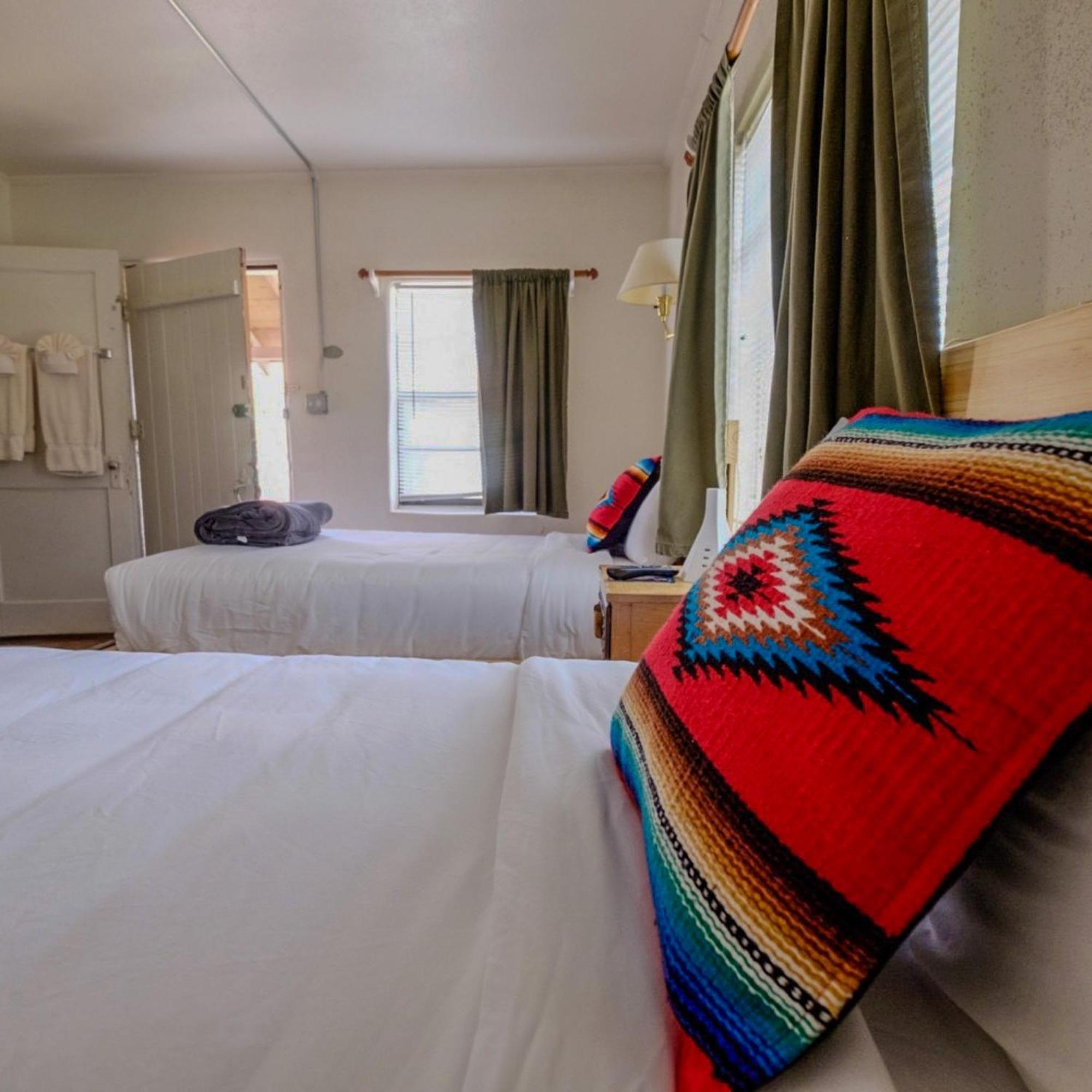 Antelope Lodge Alpine Bagian luar foto