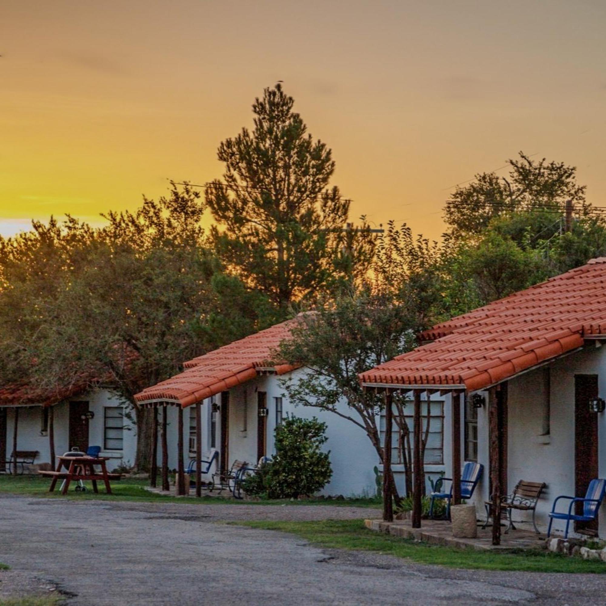 Antelope Lodge Alpine Bagian luar foto