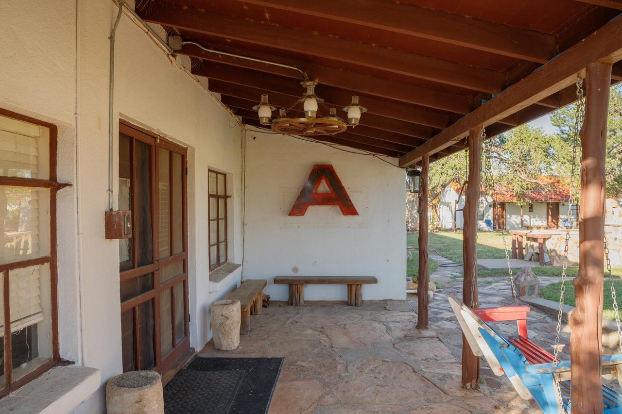 Antelope Lodge Alpine Bagian luar foto