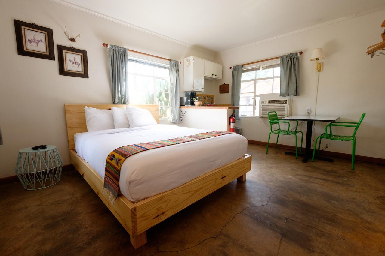 Antelope Lodge Alpine Bagian luar foto