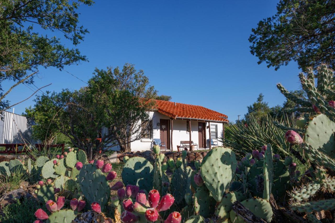 Antelope Lodge Alpine Bagian luar foto